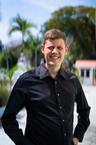 Pr. Tim Nicholls